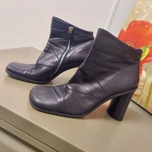 Gorgeous Women’s Geoffredo Fantini Black Leather Boots, size 8- Made in Italy.